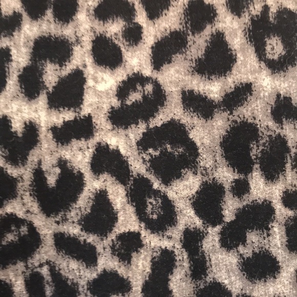 Cabi black/gray/cream leopard straight leg rayon blend pants - Picture 5 of 12